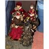 Image 1 : LOT OF 4 CAROLLERS WITH ONE ANGEL ORNAMENTS