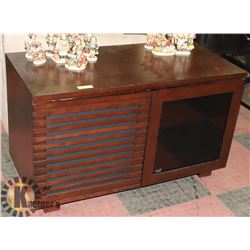 WOODEN TV STAND 42" X 20" X 25.5"
