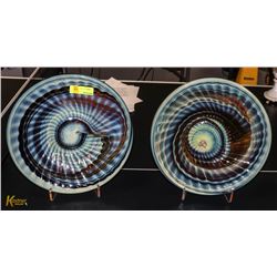 LOT OF 2 ART GLASS PLATES WITH STANDS