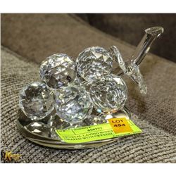 CRYSTAL LAYING BUNCH OF GRAPED WITH CRYSTAL BASE