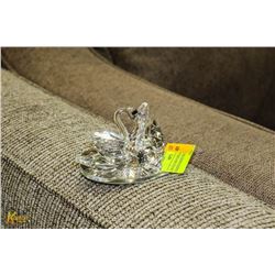 CRYSTAL SWAN DISPLAY WITH DIAMOND SHAPED CRYSTAL