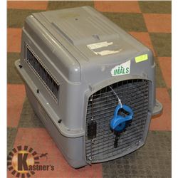 LARGE GREY ANIMAL CARRIER WITH AUTO WINDING LEASH