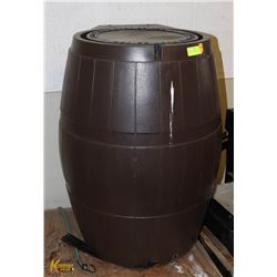 RAIN BARREL WITH SCREEN.