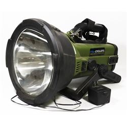 18 MILLION CANDLE LIGHT SPOT LIGHT WITH CHARGER.