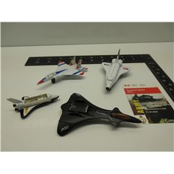 4 smaller Die-Cast Planes