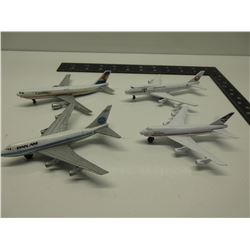 4 smaller Die-Cast Planes