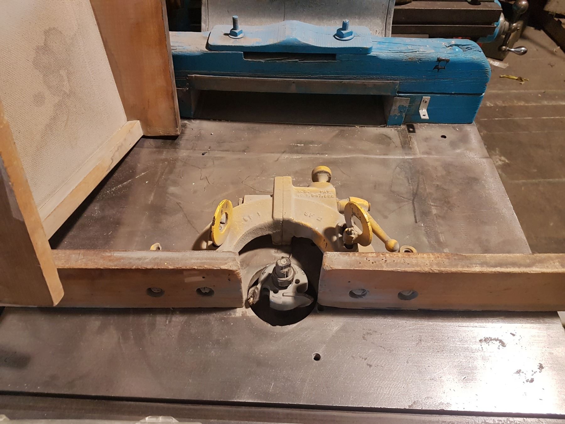 Delta Industrial Router Table with tools Atelier STCG inc