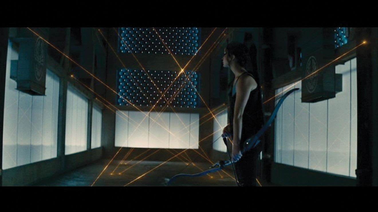Jennifer Lawrence 'Katniss Everdeen' combat bow with quiver from The Hunger Games: Catching Fire.
