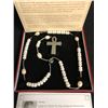 Image 2 : PEARL PRAYER NECKLACE (PEARL/ CURVED STAINLESS STEEL LINKS)