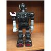Image 3 : 14" Tall Transformer Robot