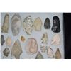 Image 3 : Lot of Approximately 32 Arrowheads