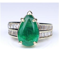 19CAI-5 EMERALD & DIAMOND RING