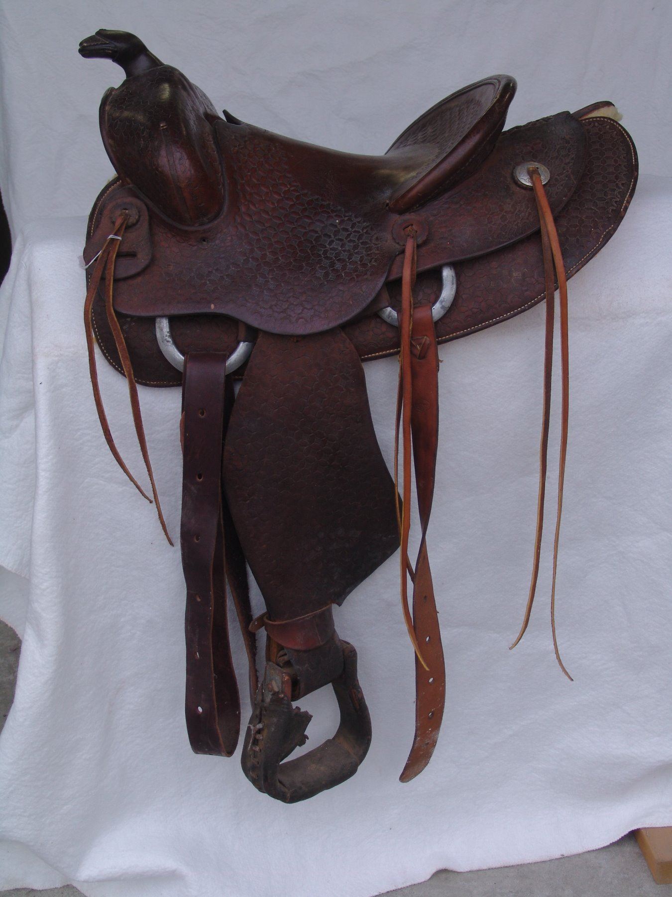 Vintage Western Saddle vintage-western-saddle