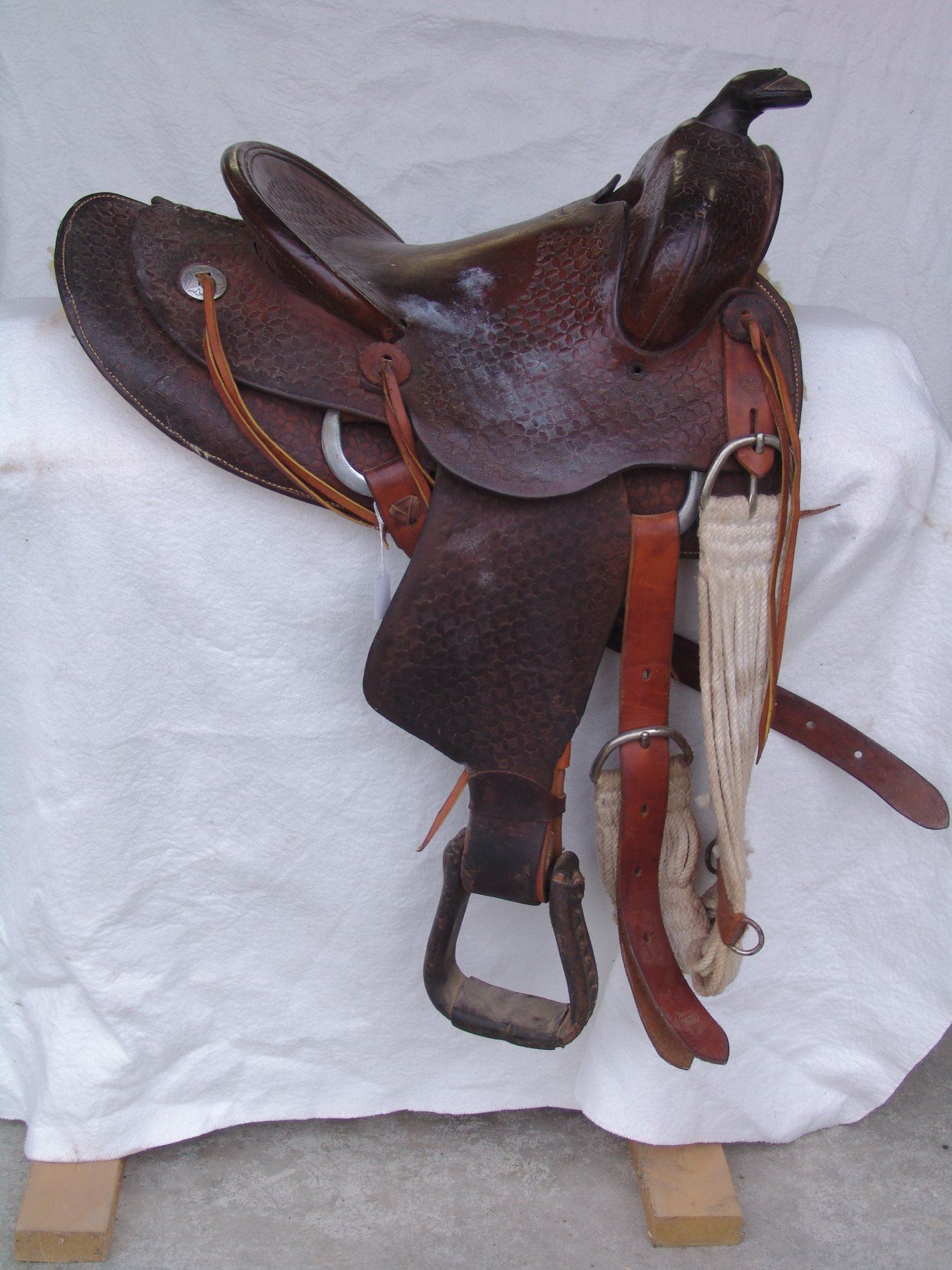 Vintage Western Saddle vintage-western-saddle