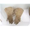 Image 8 : Northern Plains Beaded Gauntlets
