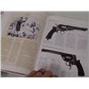 Image 4 : Illustrated Gun Book