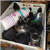 Image 2 : LOT OF WATER BOTTLES AND BASKETS