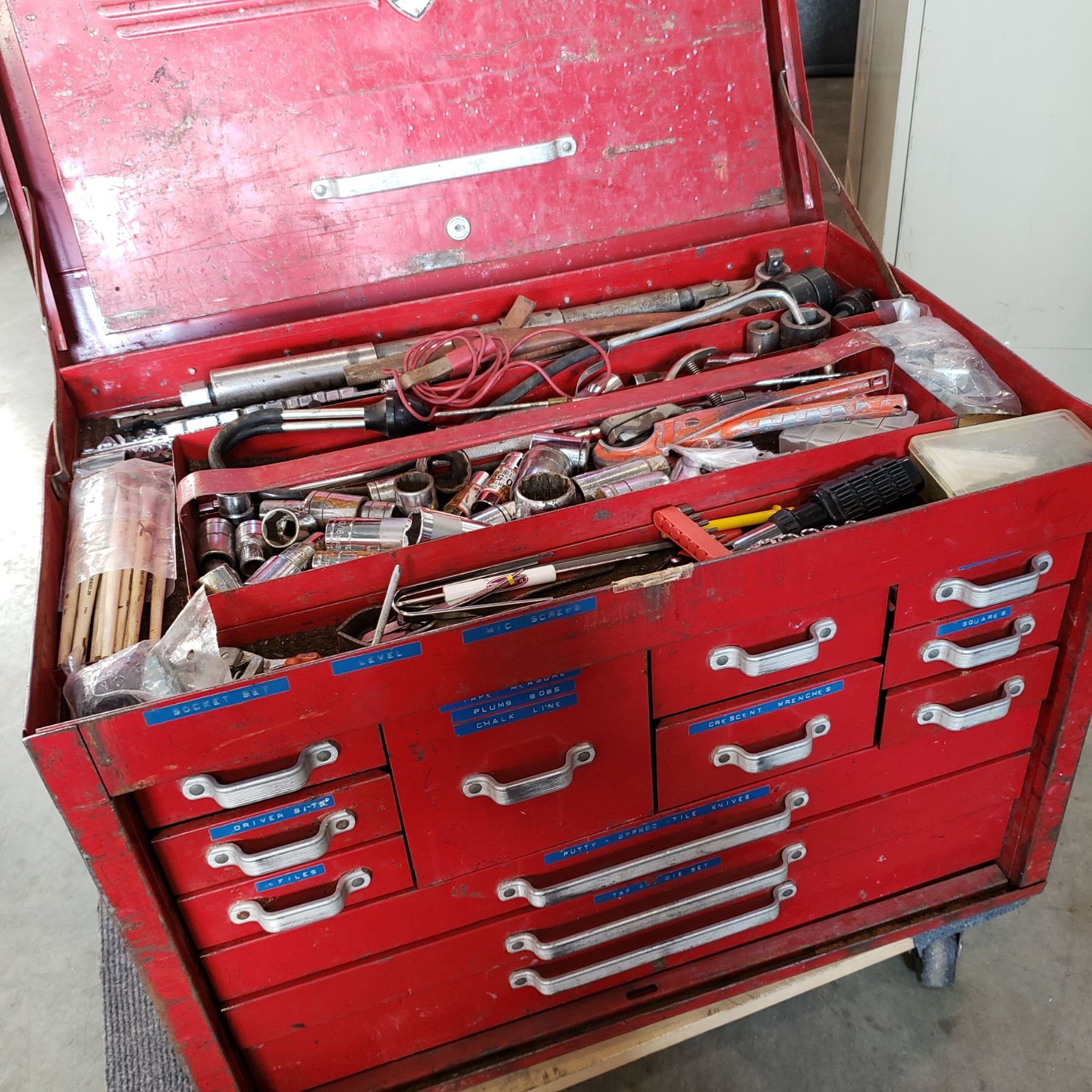 BEACH TOOL CHEST W/ CONTENTS
