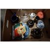 Image 2 : LOT OF TEAPOTS