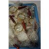 Image 2 : TRAY OF MAGNIFYING GLASSES