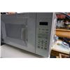 Image 2 : WHITE KENMORE MICROWAVE