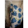 Image 2 : 4 DECORATIVE THROW PILLOWS