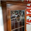 Image 2 : SOLID MAHOGANY 1940s CORNER CABINET W/ LEADED GLASS DOOR
