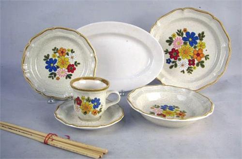 A Mikasa Garden Club Spring Bouquet Oven To Table