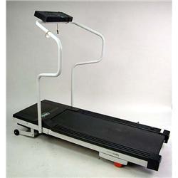A PRO-FORM 940 INCLINE TREADMILL A PRO-FORM 940 INCLINE TREADMILL