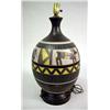 Image 3 : A POLYCHROME DECORATED CERAMIC TABLE LAMP 23"h