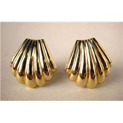 A PAIR OF 14K YELLOW GOLD SHELL FORM EARRINGS Apx. 3.4 dwt.