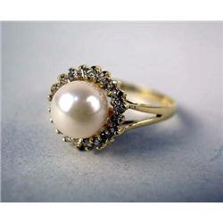 A 14K WHITE GOLD, PEARL, AND DIAMOND RING With one cultured pearl, apx. 6.60 mm, and twenty single c