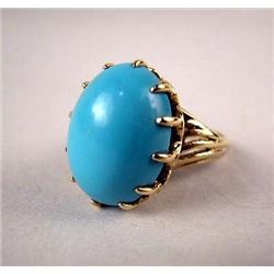A 14K YELLOW GOLD AND TURQUOISE OVAL CABOCHON RING Apx. weight 4.90 dwt.