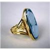 Image 2 : AN 18K YELLOW GOLD RING WITH A GREEN ONYX ASSEMBLED CAMEO With English hallmarks, stamped 18K