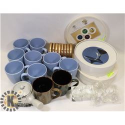 BOX OF 8 CORELL COFFEE CUPS, TWO 4PC RETRO