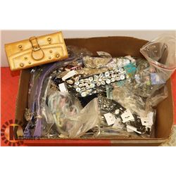 BOX OF A VARIETY OF JEWELRY AND OTHER ACCESSORIES