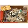 Image 1 : BOX OF A VARIETY OF JEWELRY AND OTHER ACCESSORIES
