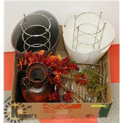 BOX OF BATHROOM ACCESSORIES INCL. TRASH