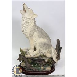 NEW HOWLING WOLF STATUE