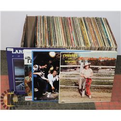 BOX W/ COUNTRY MUSIC VINYL RECORDS