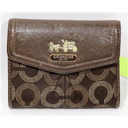 COACH POCKEY MONEY AND CREDIT CARD PURSE.