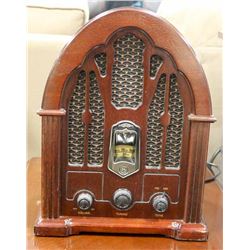 VINTAGE GENERAL ELECTRIC AM/FM RADIO.