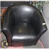 Image 1 : BLACK & LEATHER SWIVEL BUCKET CHAIR -