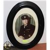 Image 1 : 19" X 25" OVAL PICTURE VINTAGE FRAME