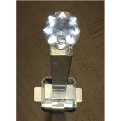 DIAMOND SHAPED CRYSTAL ON CRYSTAL PEDESTAL