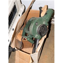 BLACK AND DEKCER VAC AND MULCH FLOOR VACUUM