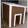 Image 1 : DOG HOUSE 38"X51"X48 WITH INSULATED FLOOR".