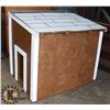 Image 2 : DOG HOUSE 38"X51"X48 WITH INSULATED FLOOR".