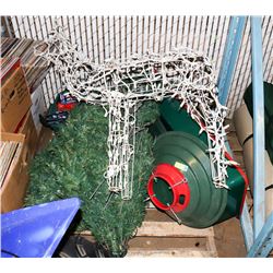 PALLET OF CHRISTMAS DÉCOR AND MORE