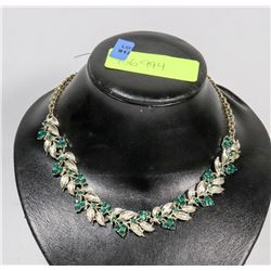 ESTATE GOLD TONE AND GREEN STONES INSET NECKLACE